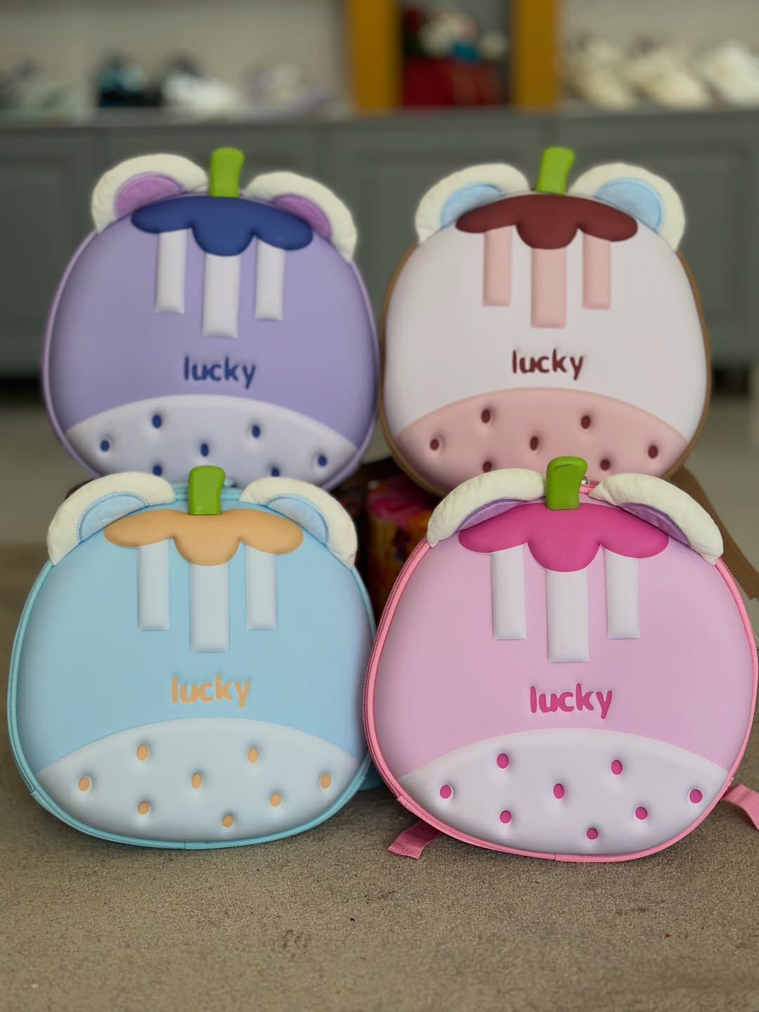 کوله فانتزی رویه فایبر طرح توت فرنگی lucky